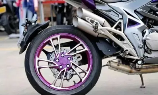 摩托車碟剎好，還是鼓剎好呢？