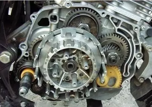 新摩托車經(jīng)常半離合多久換摩擦片？(下)